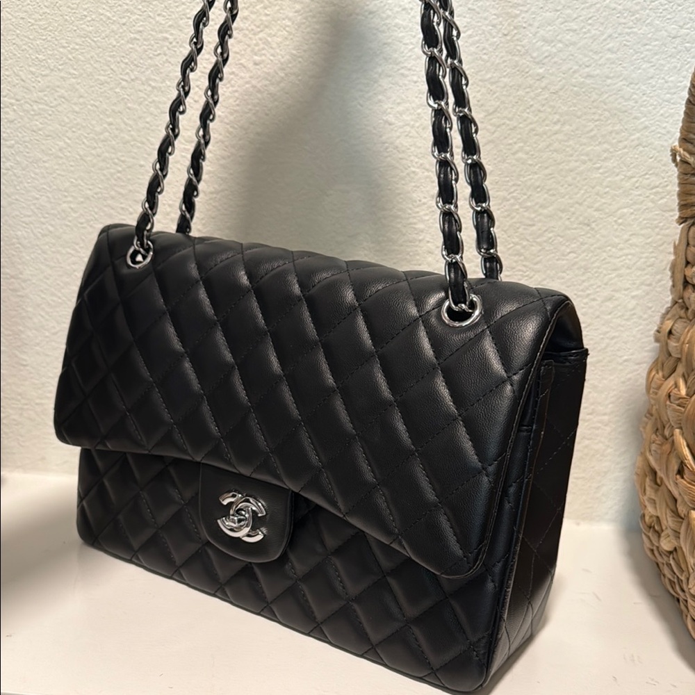 Chic Black Quilted Shoulder Bag